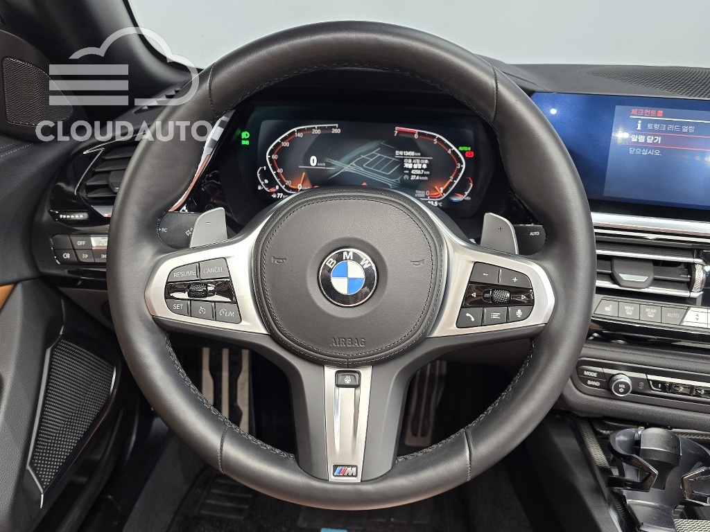 2024 BMW Z4 sDrive20i M Sports - Image 11