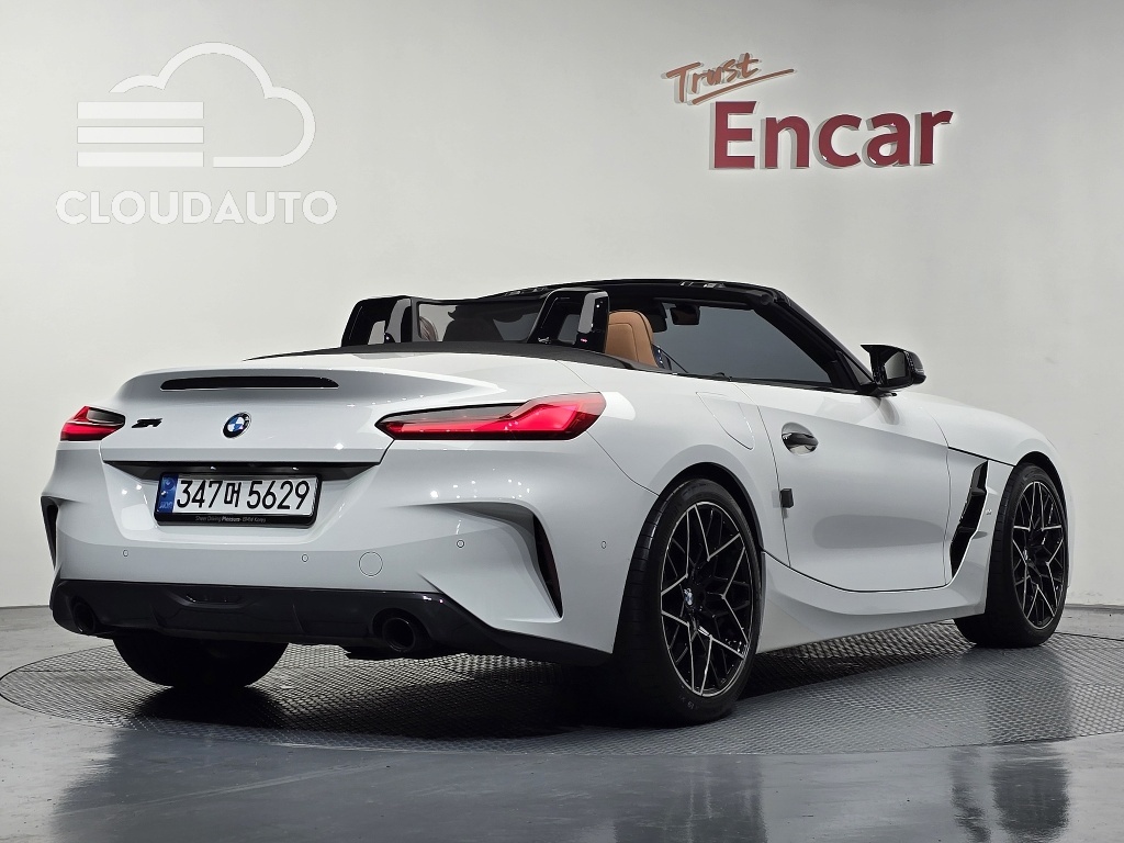 2024 BMW Z4 sDrive20i M Sports - Image 2