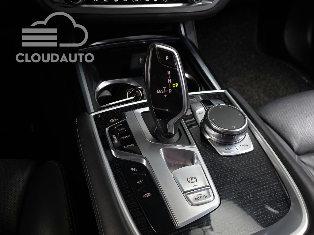 2018 BMW 7 Series 740Li xDrive M Sports - Image 9