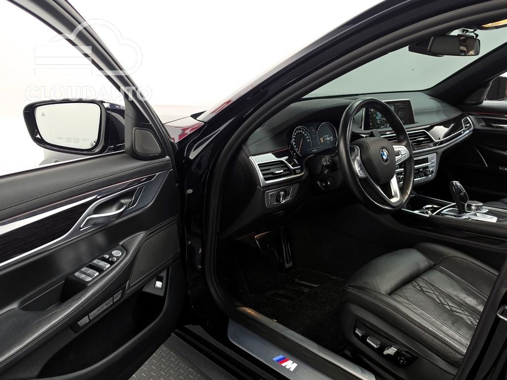 2018 BMW 7 Series 740Li xDrive M Sports - Image 10