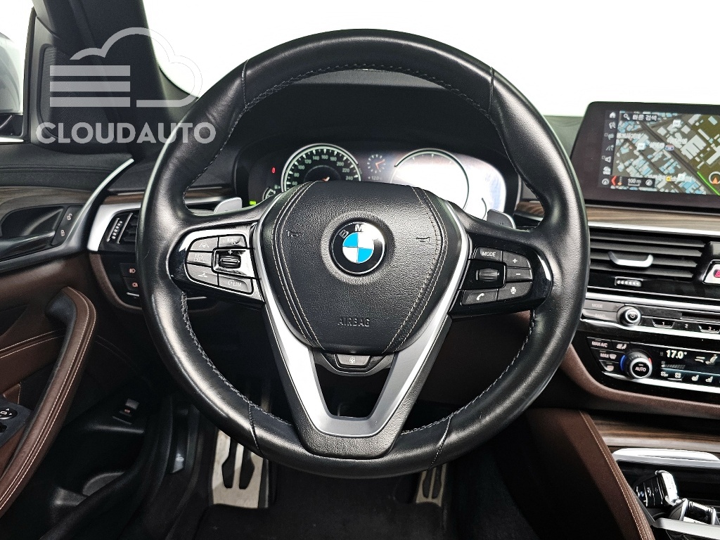 2017 BMW 5 Series 530i xDrive M Sports Plus - Image 9