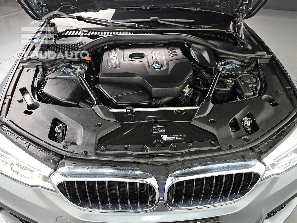 2017 BMW 5 Series 530i xDrive M Sports Plus - Image 4