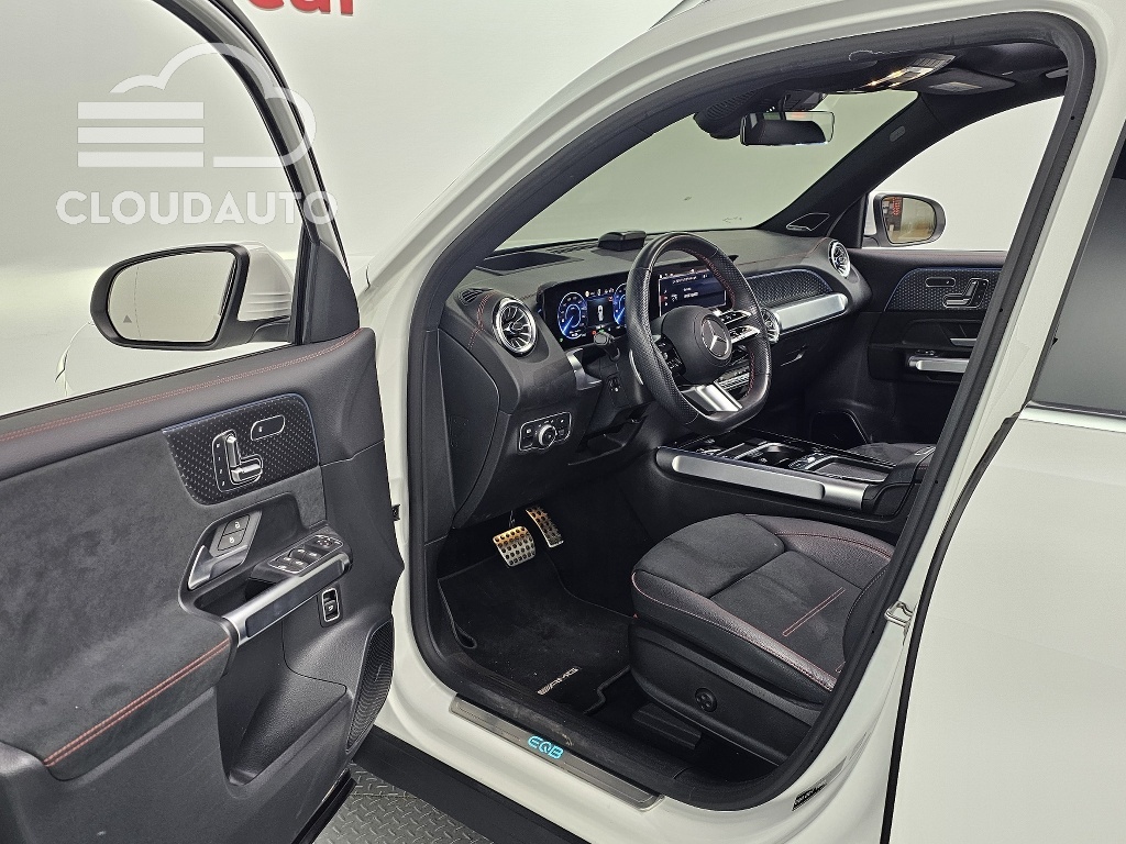 2025 Mercedes-Benz EQB EQB300 4MATIC AMG Line - Image 4