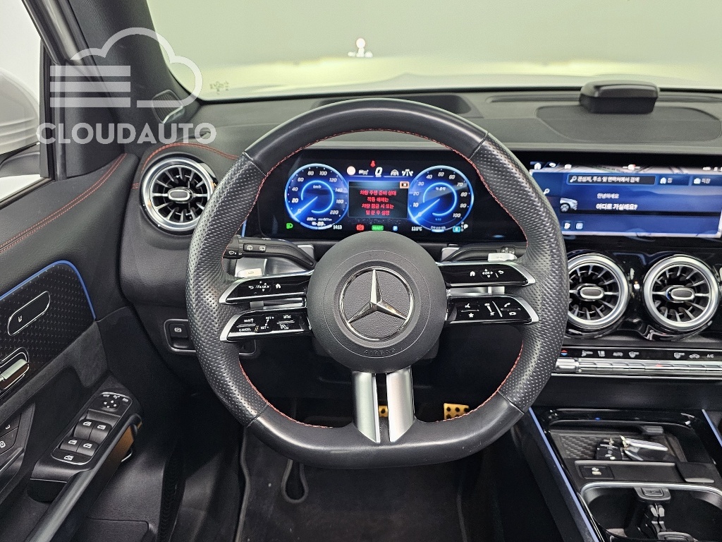 2025 Mercedes-Benz EQB EQB300 4MATIC AMG Line - Image 6