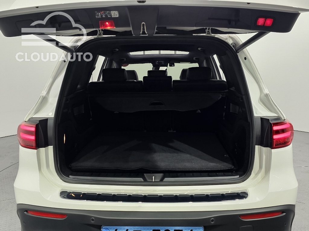 2025 Mercedes-Benz EQB EQB300 4MATIC AMG Line - Image 7