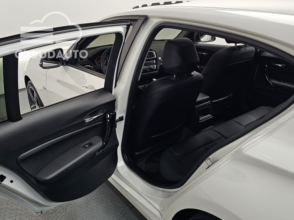 2017 BMW 1 Series 118d Sports 5Door - Image 18
