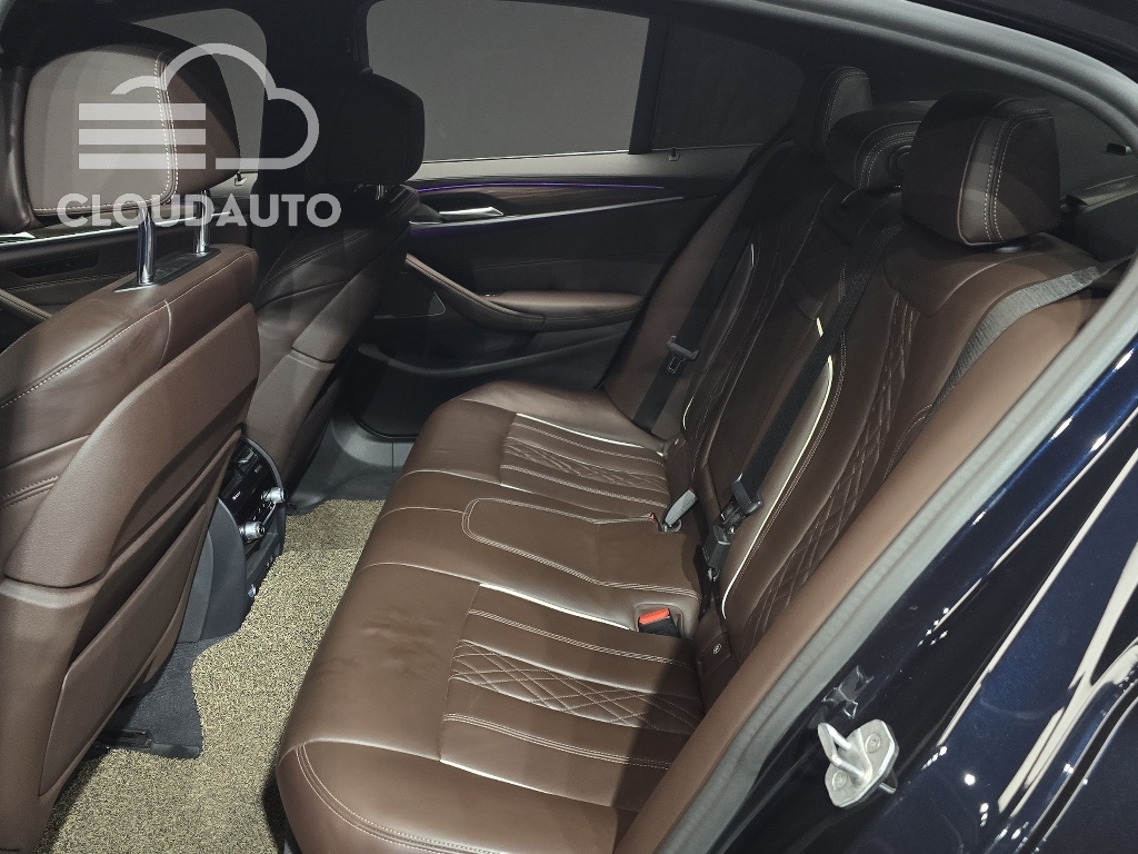 2021 BMW 5 Series 530i M Sports - Image 9