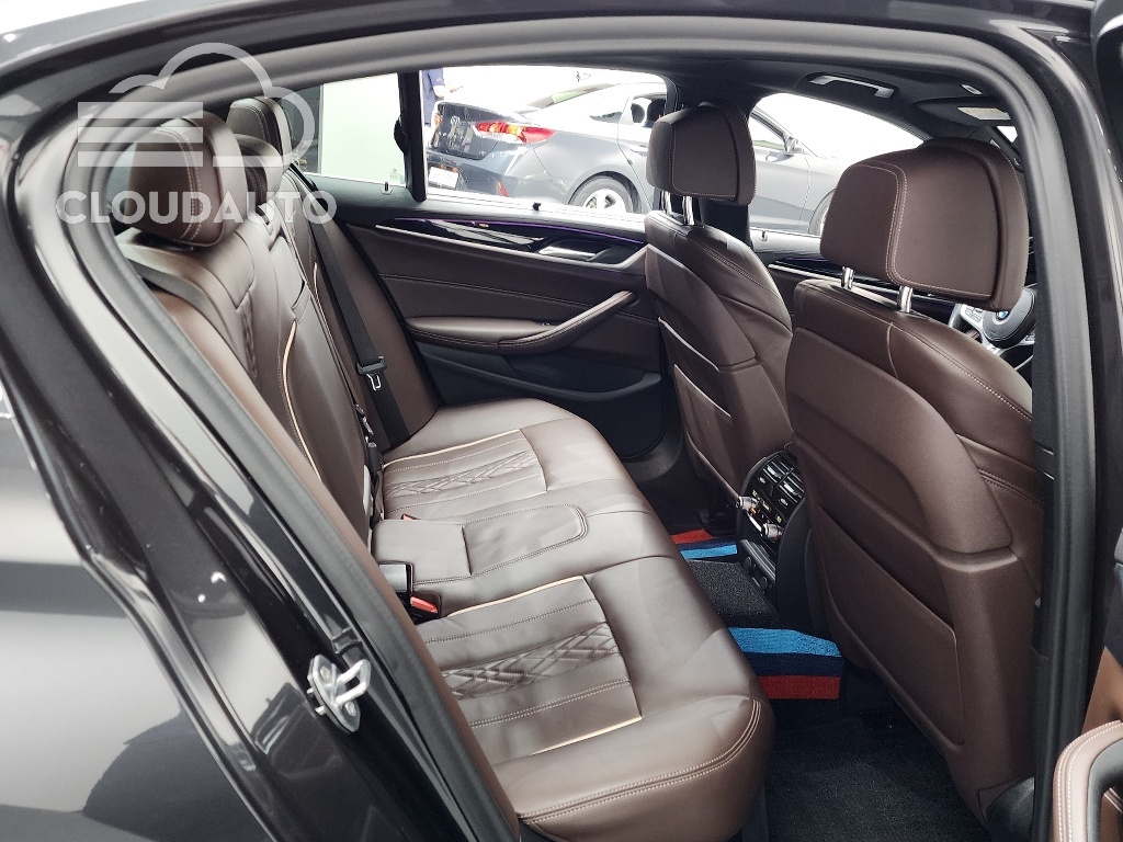 2019 BMW 5 Series 530i xDrive M Sports Plus - Image 11