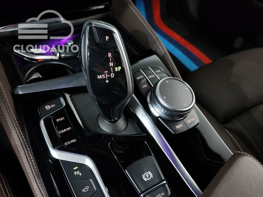 2019 BMW 5 Series 530i xDrive M Sports Plus - Image 9