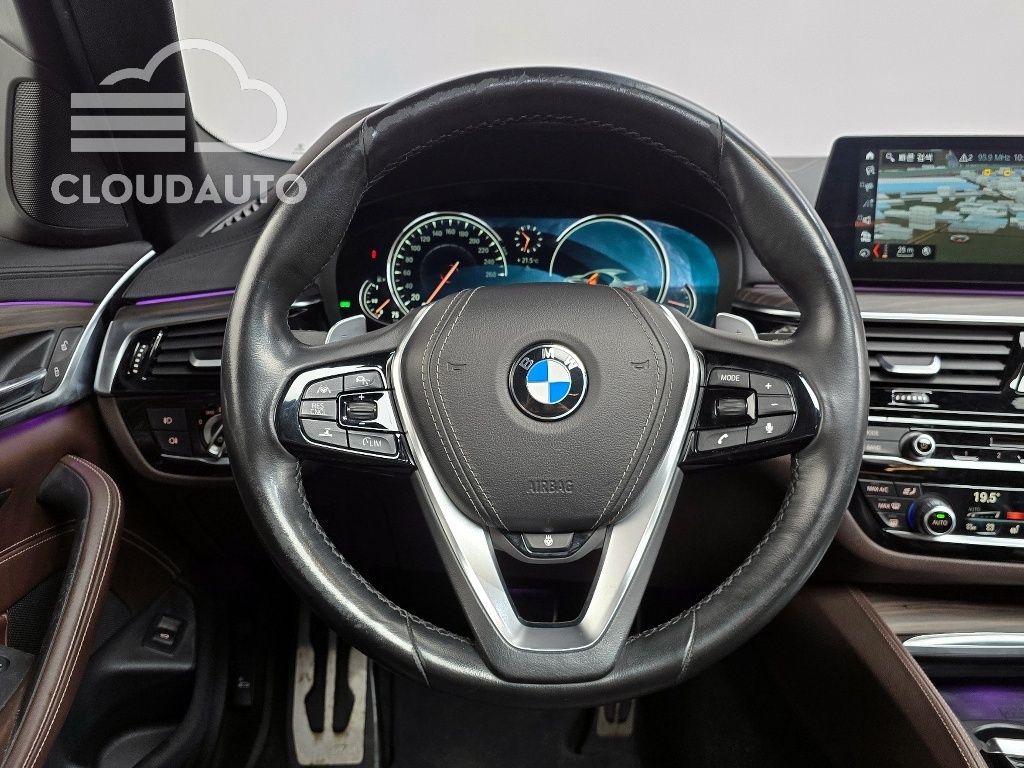 2018 BMW 5 Series 530i xDrive M Sports Plus - Image 14