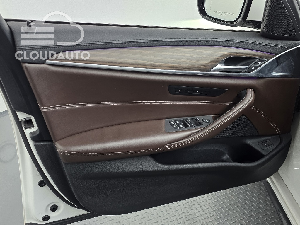 2018 BMW 5 Series 530i xDrive M Sports Plus - Image 24