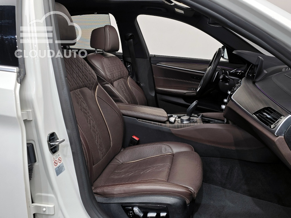 2018 BMW 5 Series 530i xDrive M Sports Plus - Image 26