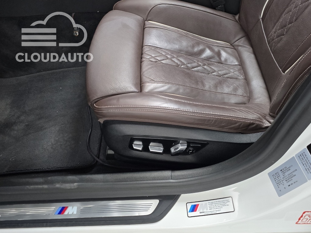 2018 BMW 5 Series 530i xDrive M Sports Plus - Image 28