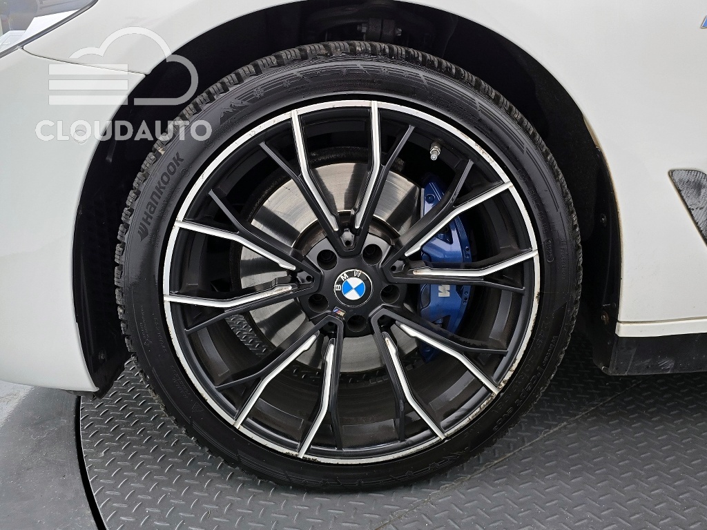 2018 BMW 5 Series 530i xDrive M Sports Plus - Image 5