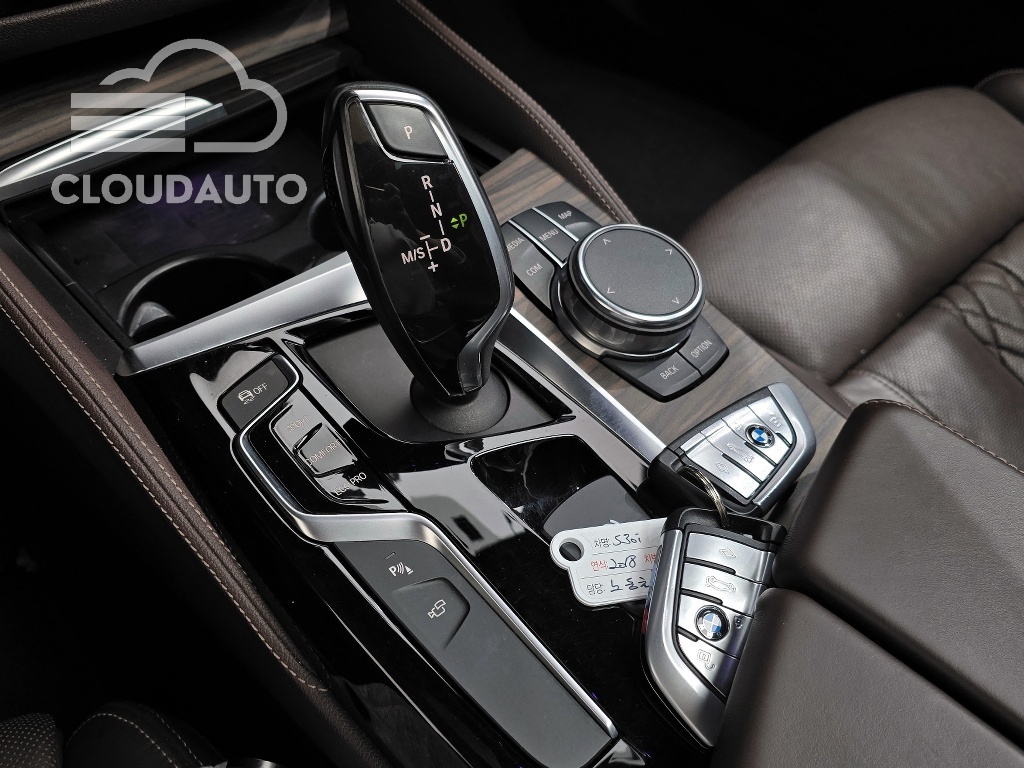 2018 BMW 5 Series 530i xDrive M Sports Plus - Image 9