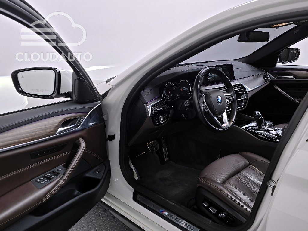 2018 BMW 5 Series 530i xDrive M Sports Plus - Image 10