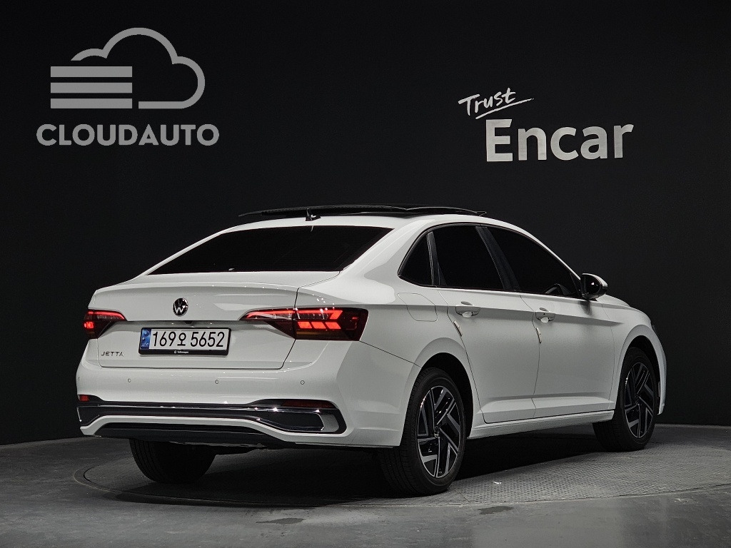 2024 Volkswagen Jetta 1.5 TSI Prestige - Image 2
