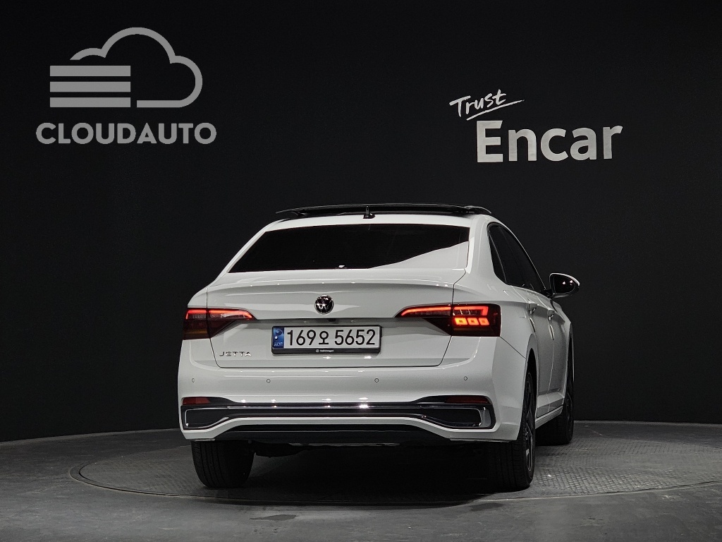 2024 Volkswagen Jetta 1.5 TSI Prestige - Image 4