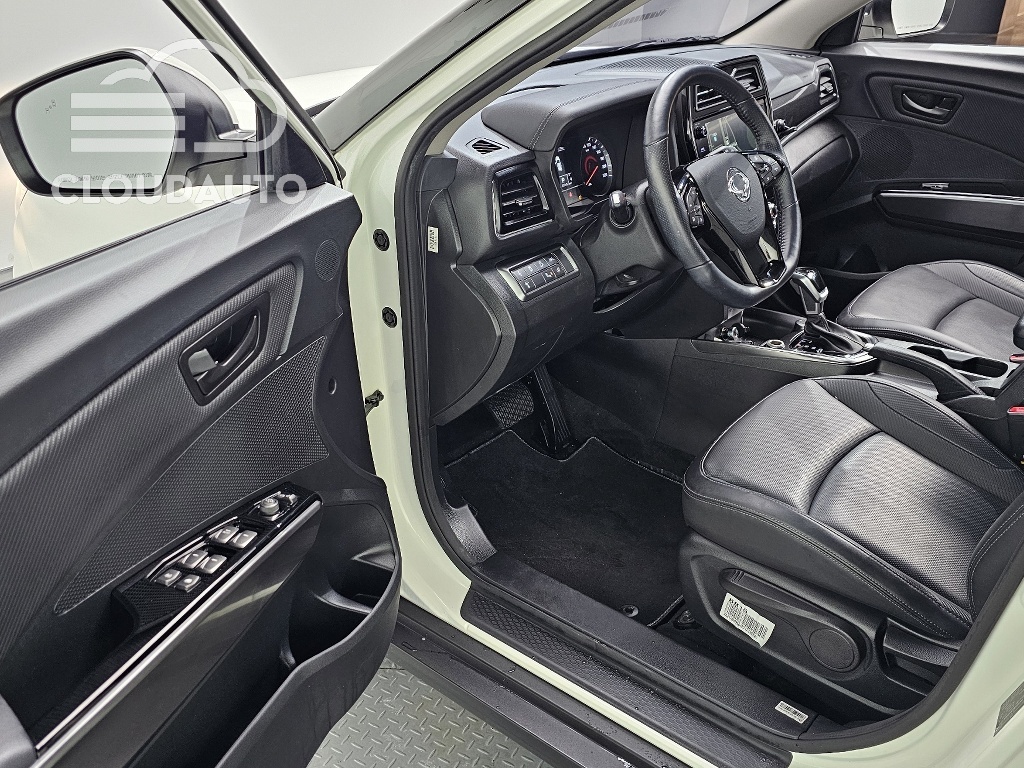 2021 SsangYong Tivoli Gasoline 1.5 2WD - Image 10