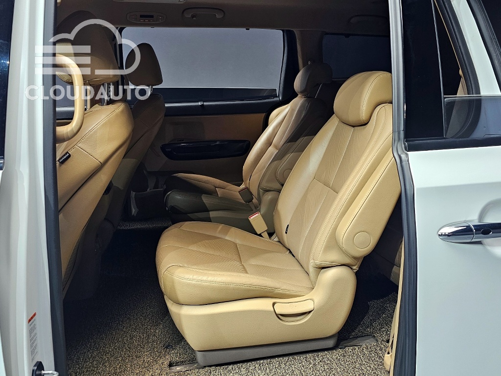 2016 Kia Carnival 9 Noblesse - Image 12
