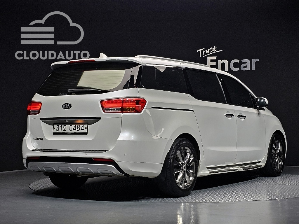 2016 Kia Carnival 9 Noblesse - Image 2