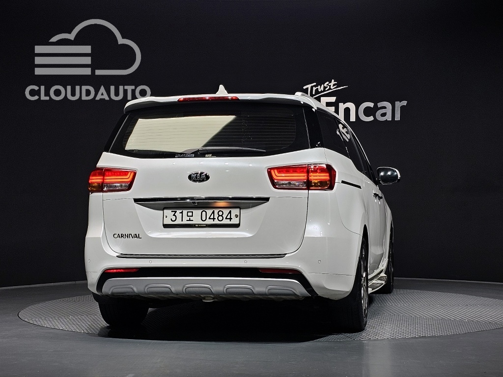 2016 Kia Carnival 9 Noblesse - Image 4