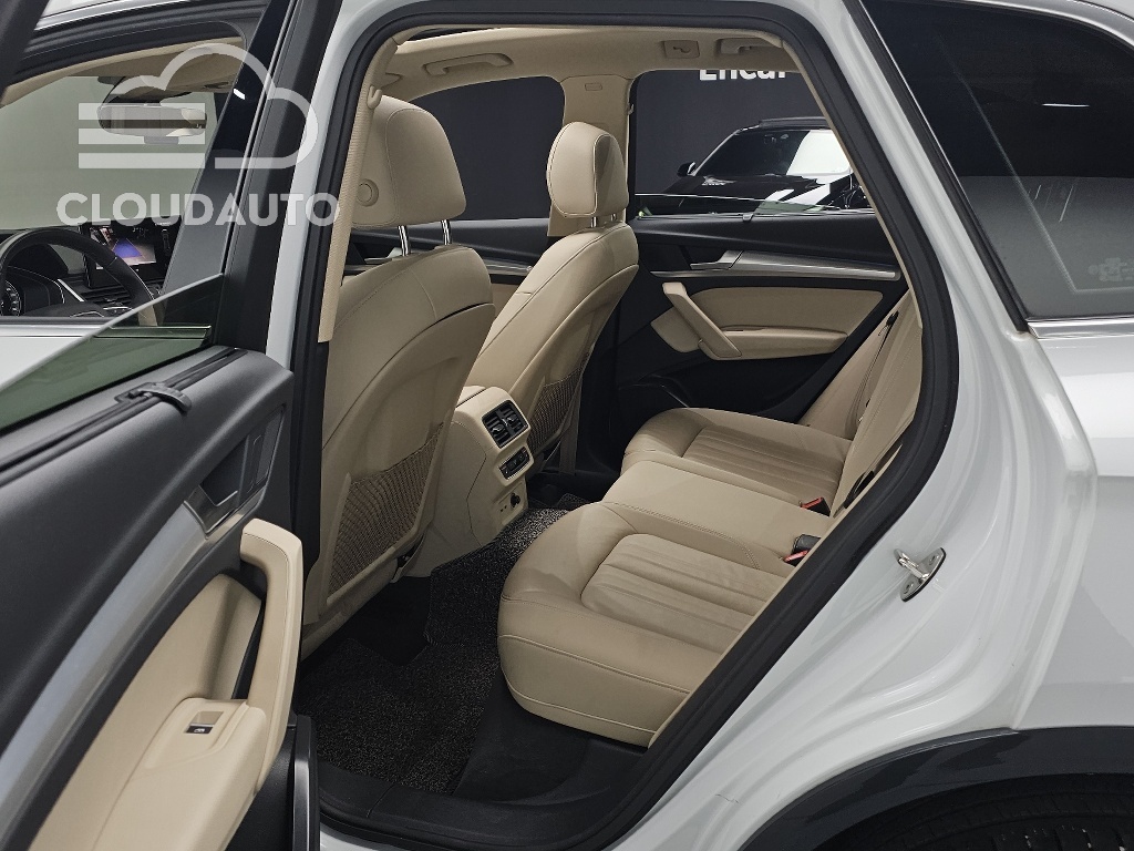2021 Audi Q5 45 TFSI - Image 12