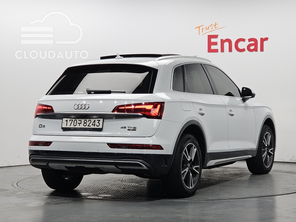2021 Audi Q5 45 TFSI - Image 2