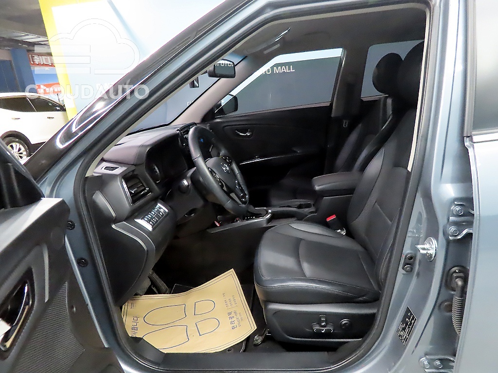 2022 SsangYong Tivoli Gasoline 1.5 2WD - Image 14