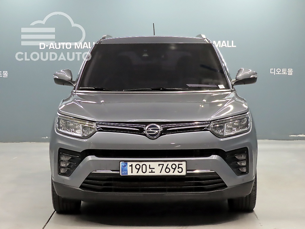 2022 SsangYong Tivoli Gasoline 1.5 2WD - Image 2