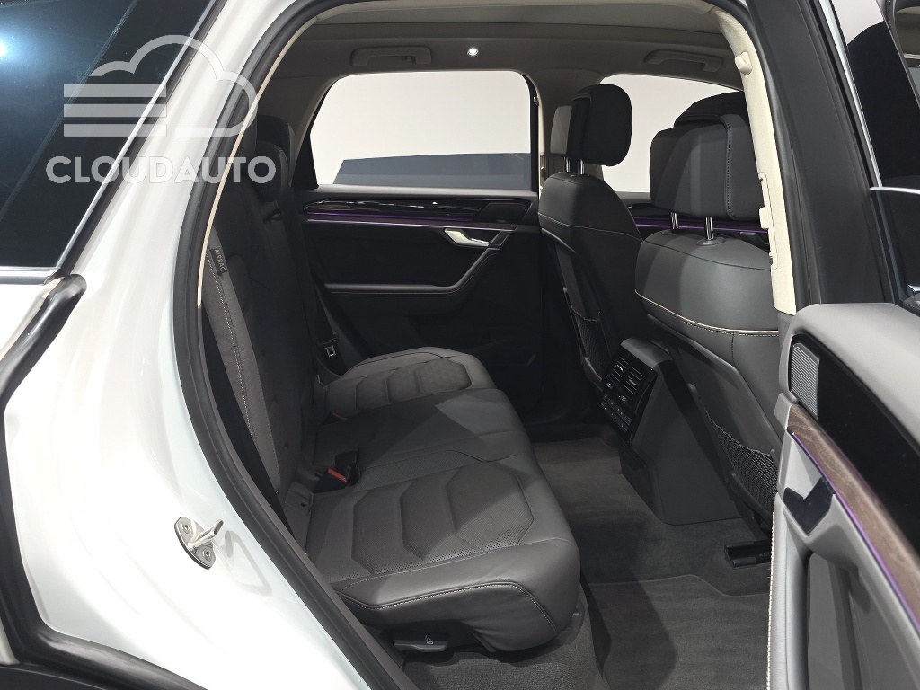 2023 Volkswagen Touareg 3.0 TDI Prestige - Image 11