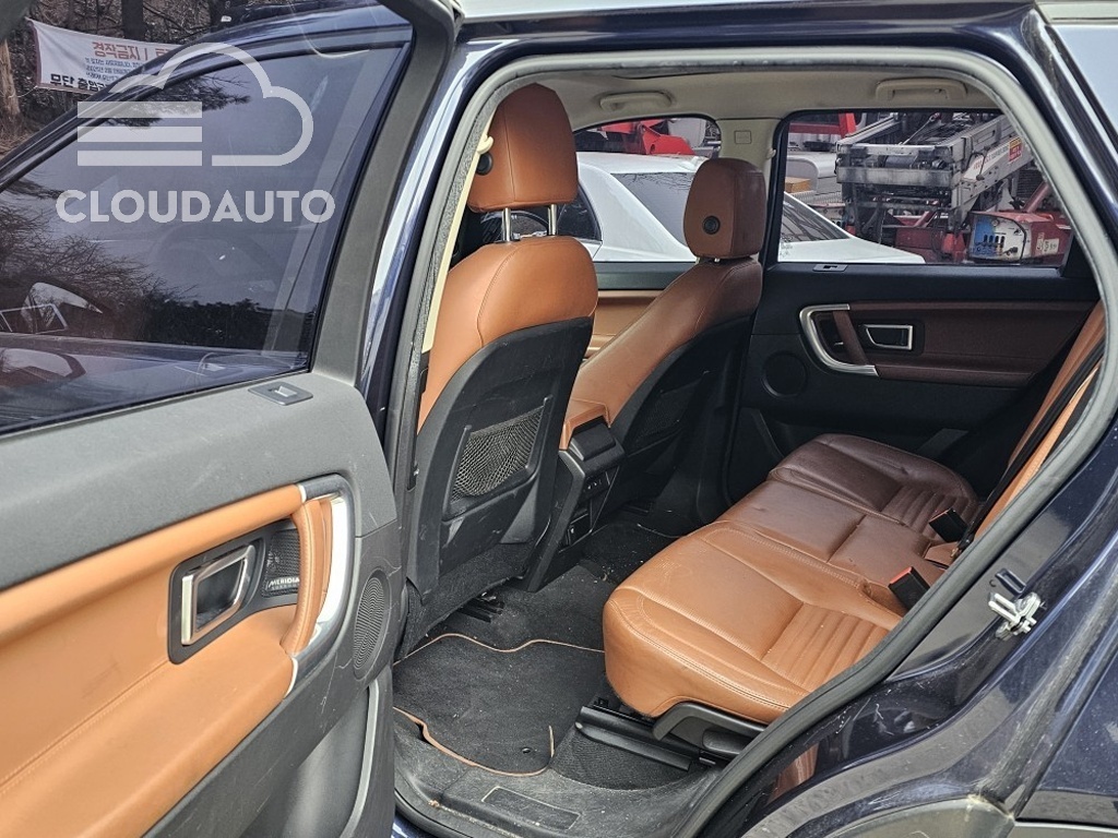 2016 Land Rover Discovery Sport 2.0 TD4 HSE Luxury - Image 13