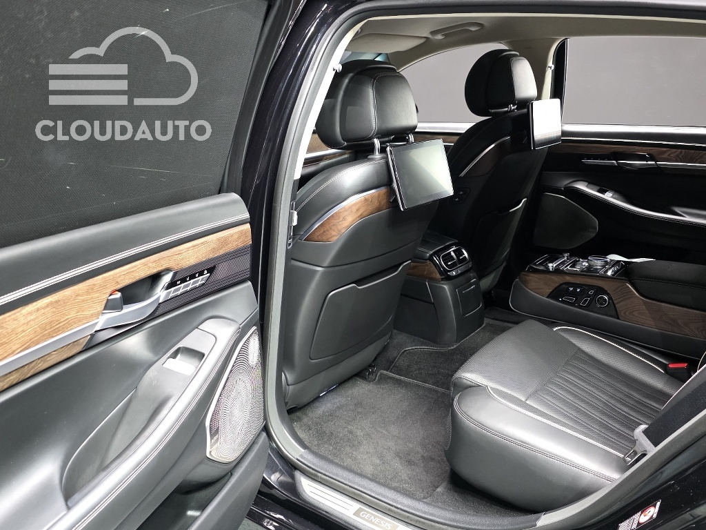 2020 Genesis G90 5.0 AWD - Image 12