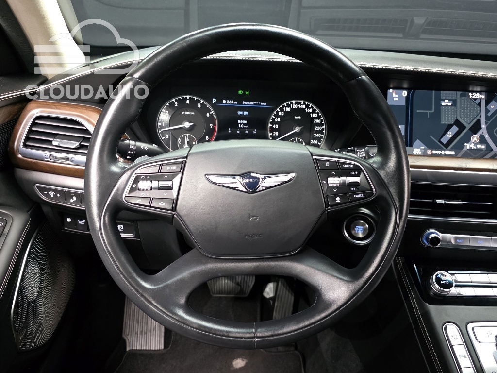 2020 Genesis G90 5.0 AWD - Image 13
