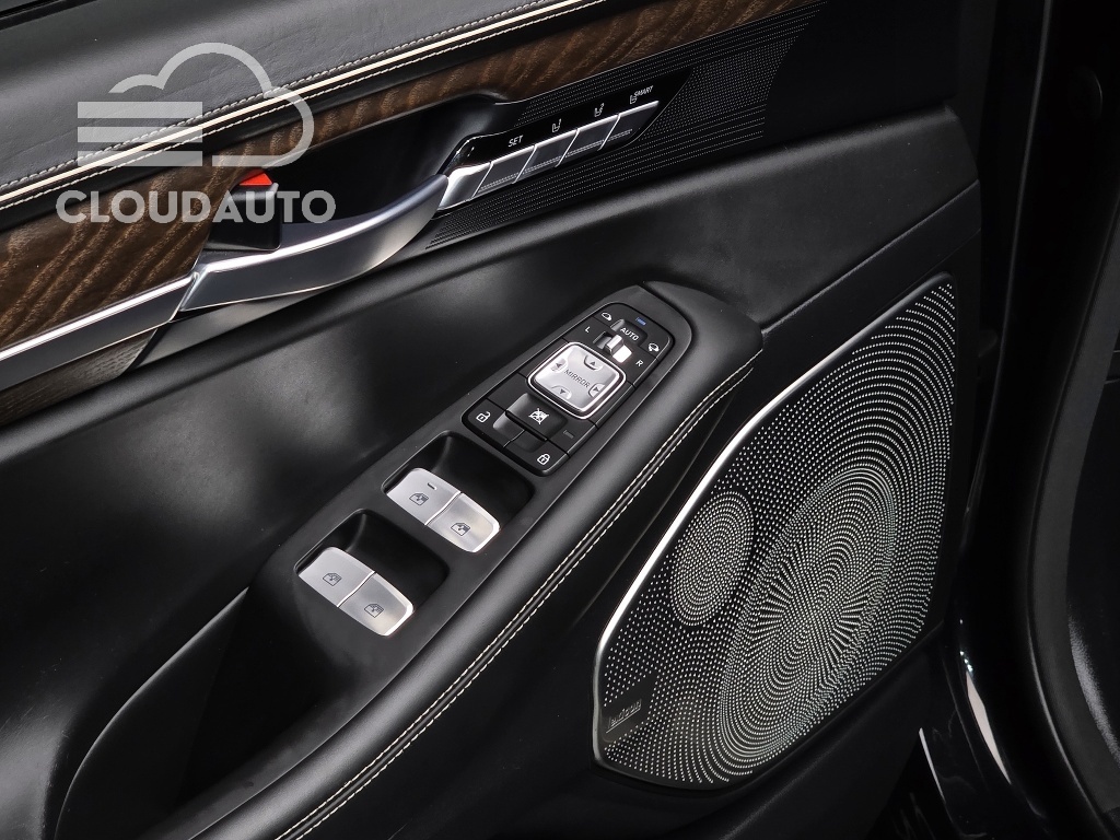 2020 Genesis G90 5.0 AWD - Image 17
