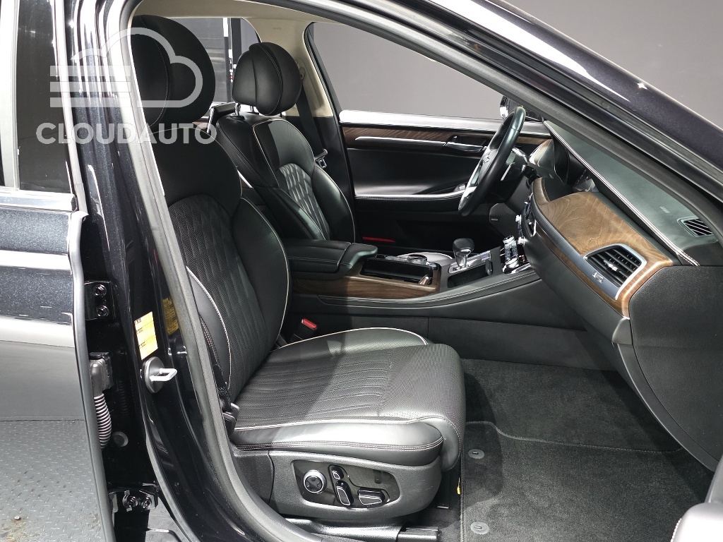 2020 Genesis G90 5.0 AWD - Image 10
