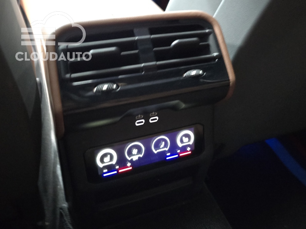 2025 BMW 5 Series 530i xDrive M Sports - Image 17