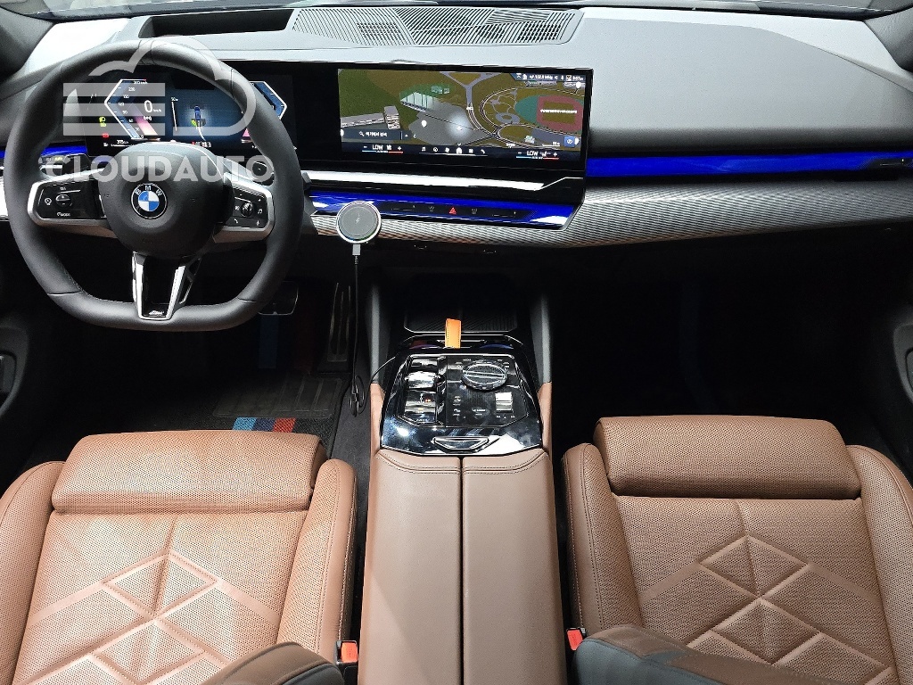 2025 BMW 5 Series 530i xDrive M Sports - Image 7