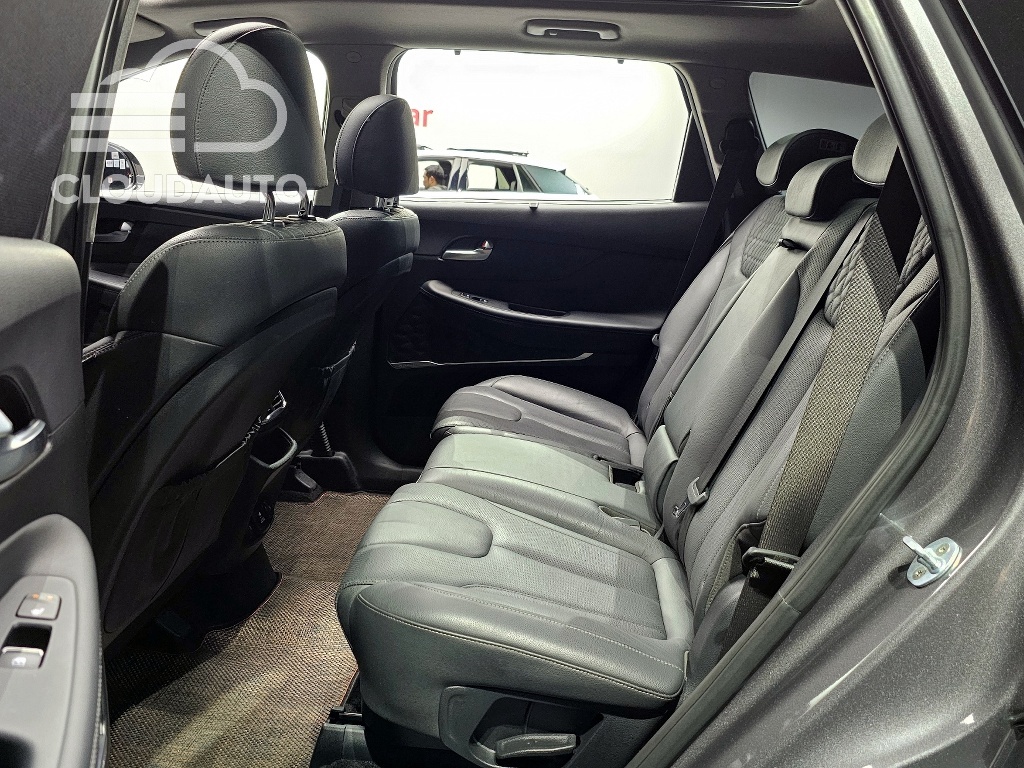 2019 Hyundai Santa Fe Gasoline 2.0T 2WD - Image 11