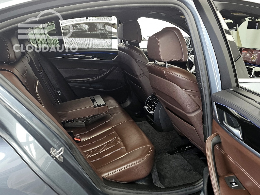 2019 BMW 5 Series 530i xDrive M Sports Plus - Image 12