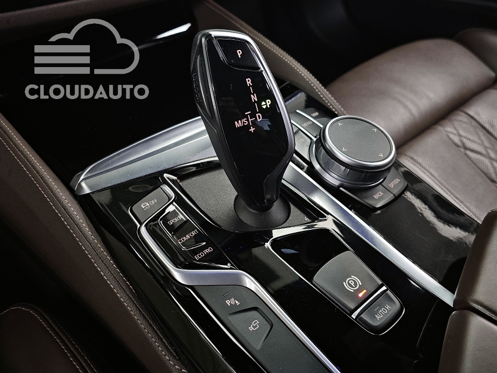 2019 BMW 5 Series 530i xDrive M Sports Plus - Image 9