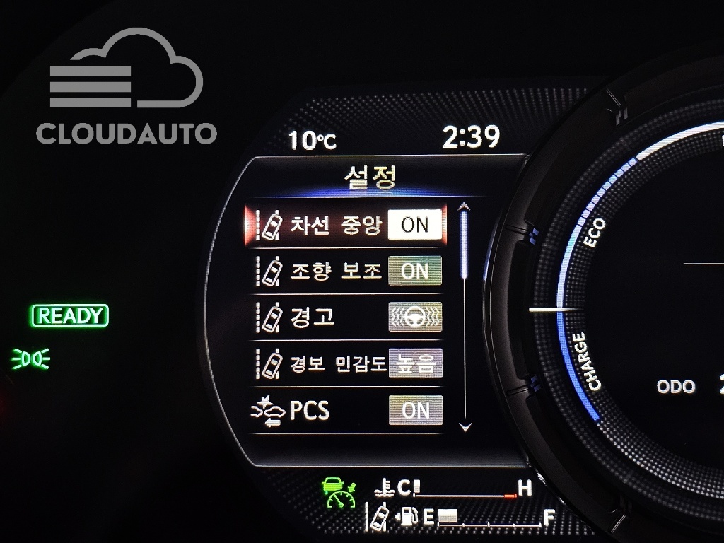 2022 Lexus UX250h 2.0 F-Sport 2WD - Image 17