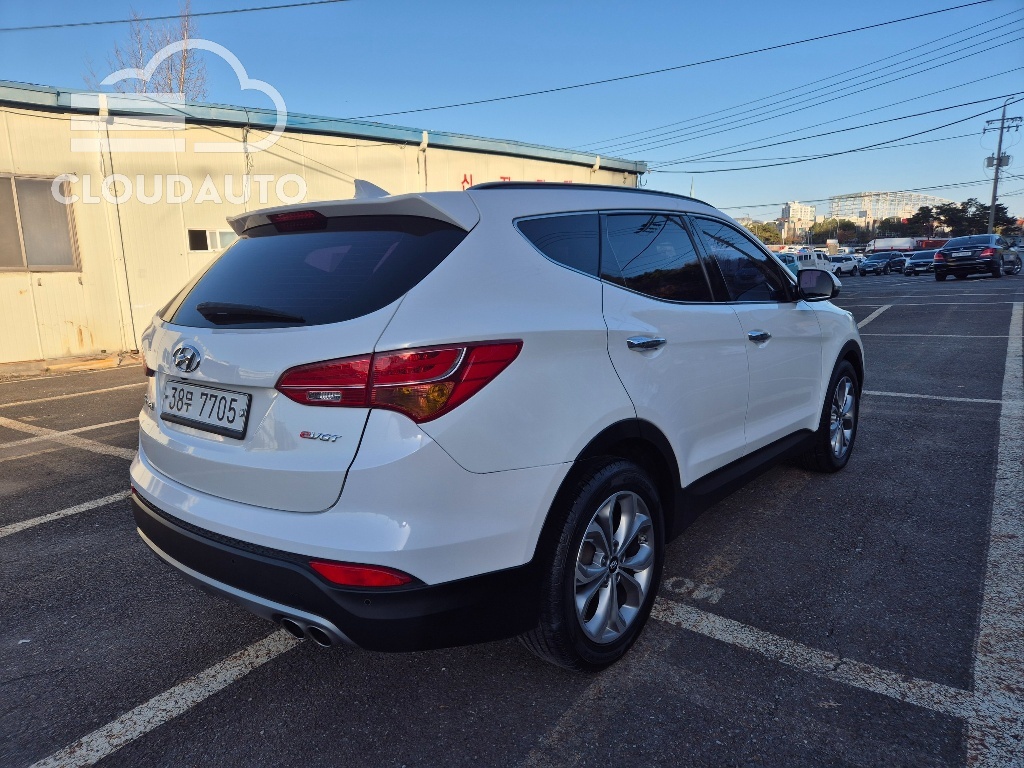 2015 Hyundai Santa Fe Diesel 2.0 2WD Exclusive - Image 2