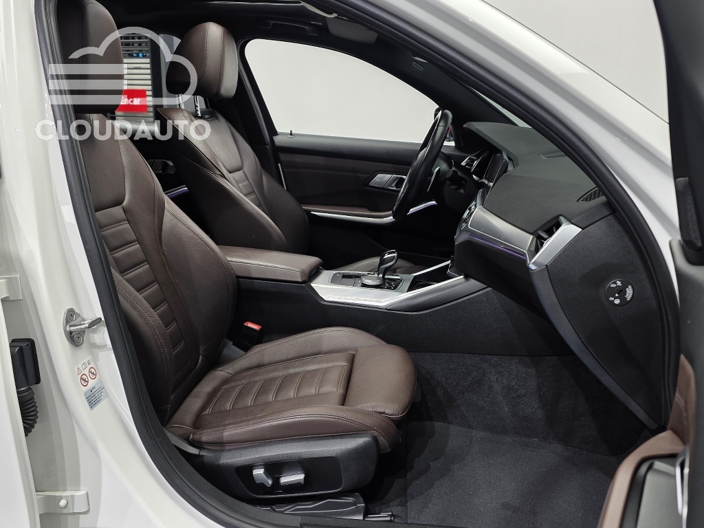 2021 BMW 3 Series 330e M Sports - Image 11
