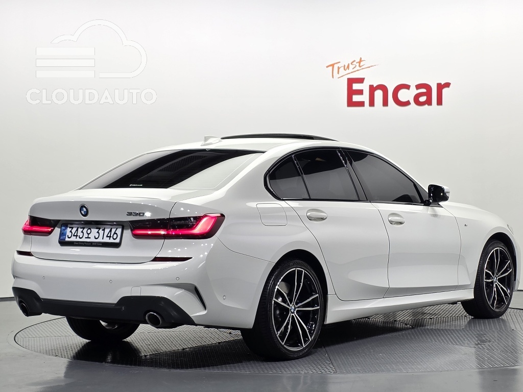 2021 BMW 3 Series 330e M Sports - Image 2