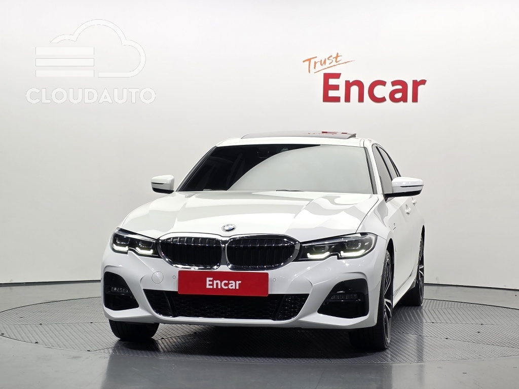 2021 BMW 3 Series 330e M Sports - Image 3