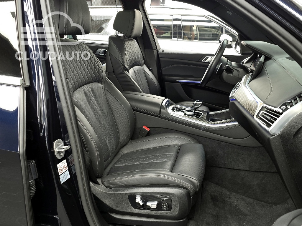 2023 BMW X5 xDrive 40i M Sports - Image 11