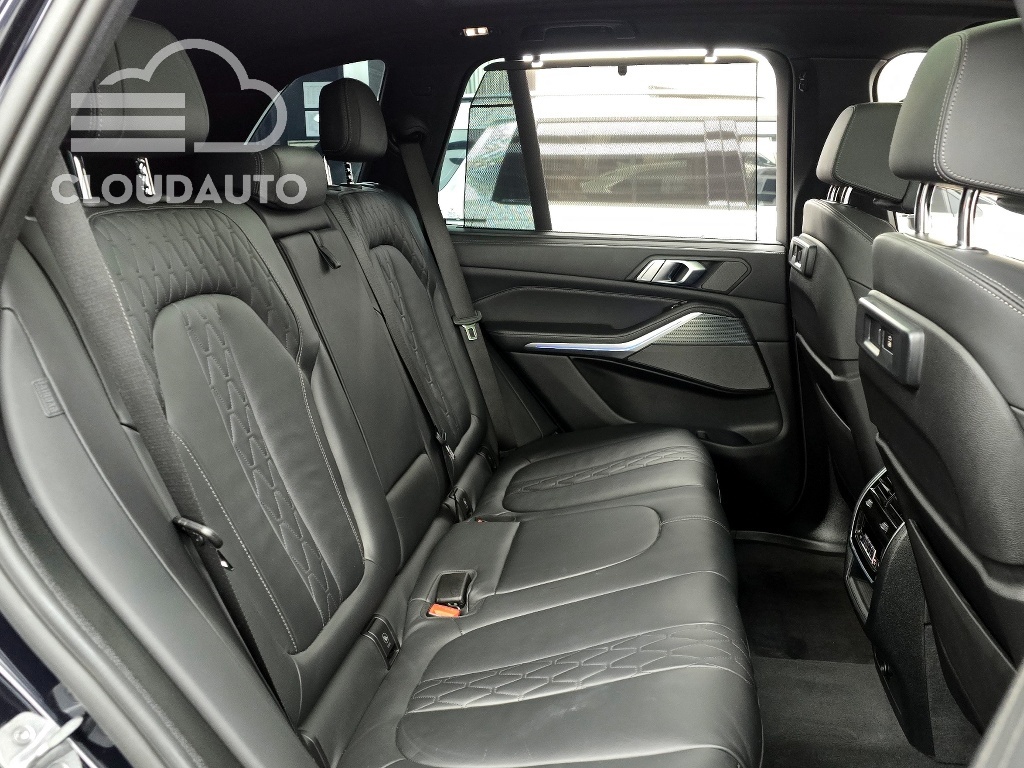 2023 BMW X5 xDrive 40i M Sports - Image 12
