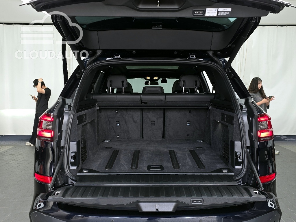 2023 BMW X5 xDrive 40i M Sports - Image 20