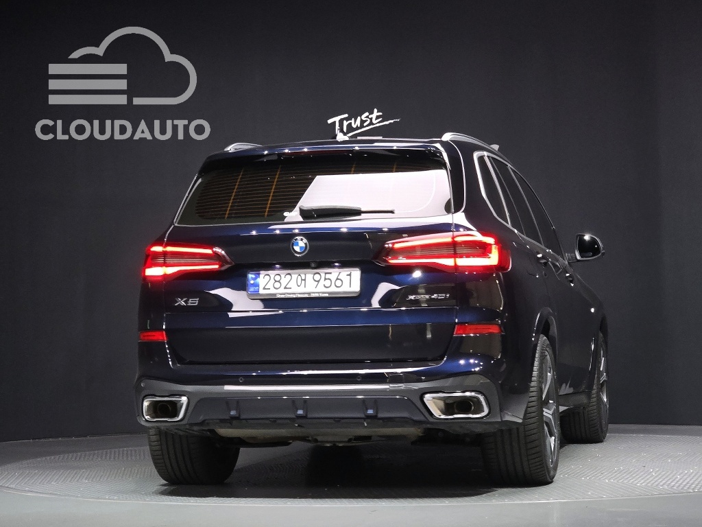 2023 BMW X5 xDrive 40i M Sports - Image 4